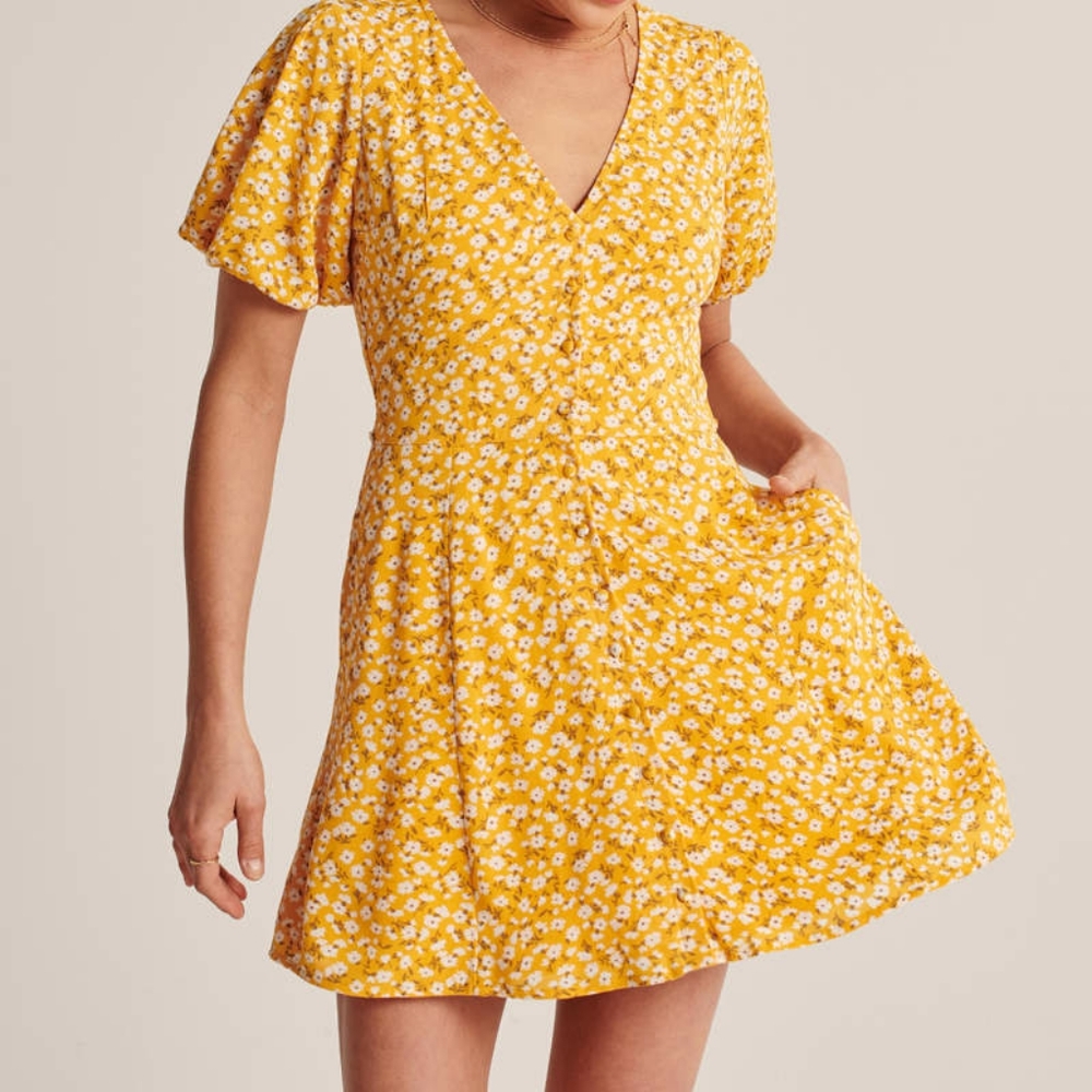 Gorgeous yellow dress with soft details and pocket